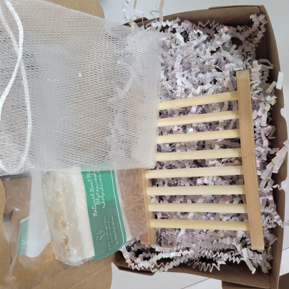 PureandNatural Goat Milk Soap gift box aprox 4 oz w pouch & dish Gift Box - Picture 9 of 12